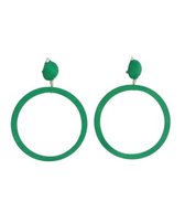 Groene oorclips met grote ronde houten hanger