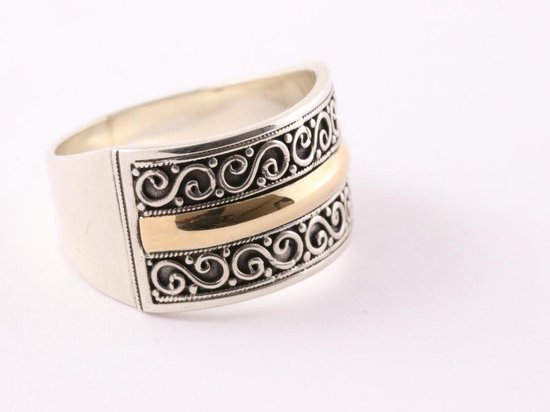 Traditionele bewerkte zilveren ring met 18k gouden band - maat 18