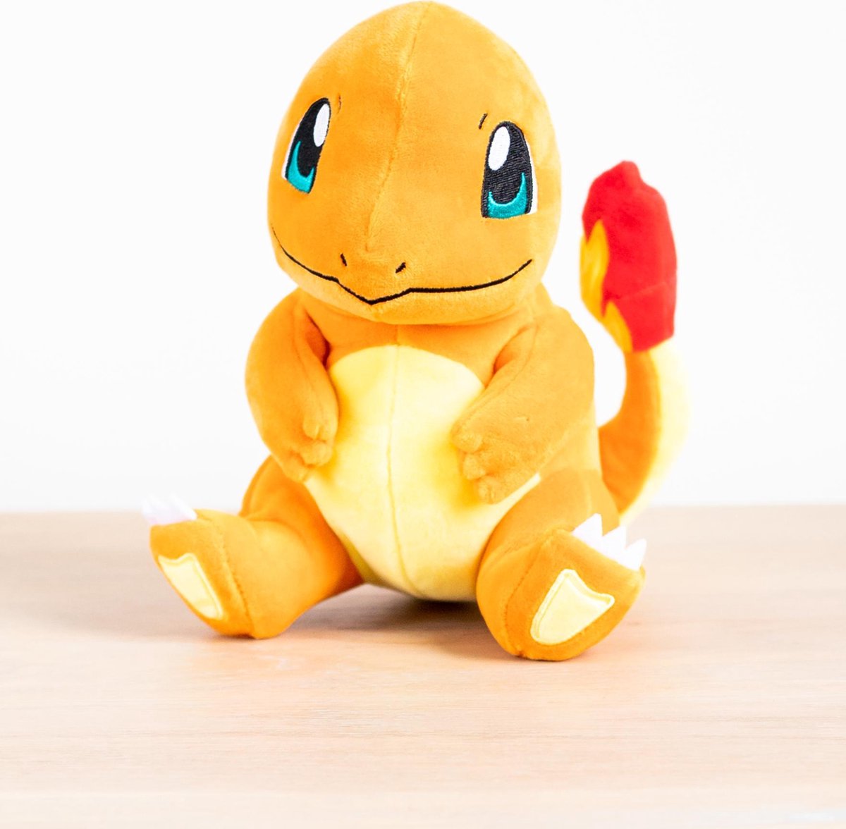 Pokémon Pluche - Charmander knuffel 20 cm | bol.com
