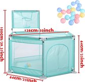 Babybox lichtblauw met speelgoedballen en basket