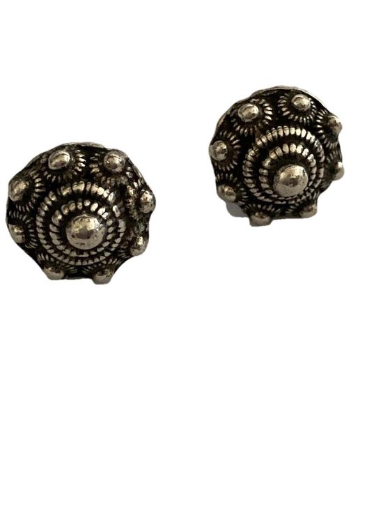 Petra's Sieradenwereld - Verzilverde oorknopjes Zeeuwse knop (702)