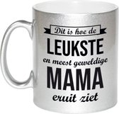 Dit is hoe de leukste en meest geweldige mama eruitziet cadeau koffiemok / theebeker - zilverkleurig - 330 ml - verjaardag / Moederdag - cadeau tekstmokken