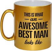 This is what an awesome best man looks like tekst cadeau mok / beker - goud - 330 ml - Bruiloft getuige kado