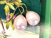Parel oorbellen klassiek barok licht roze/goud