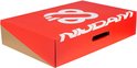 Kartonnen verpakking van Nijdam rolschaatsen met rood en wit logo.