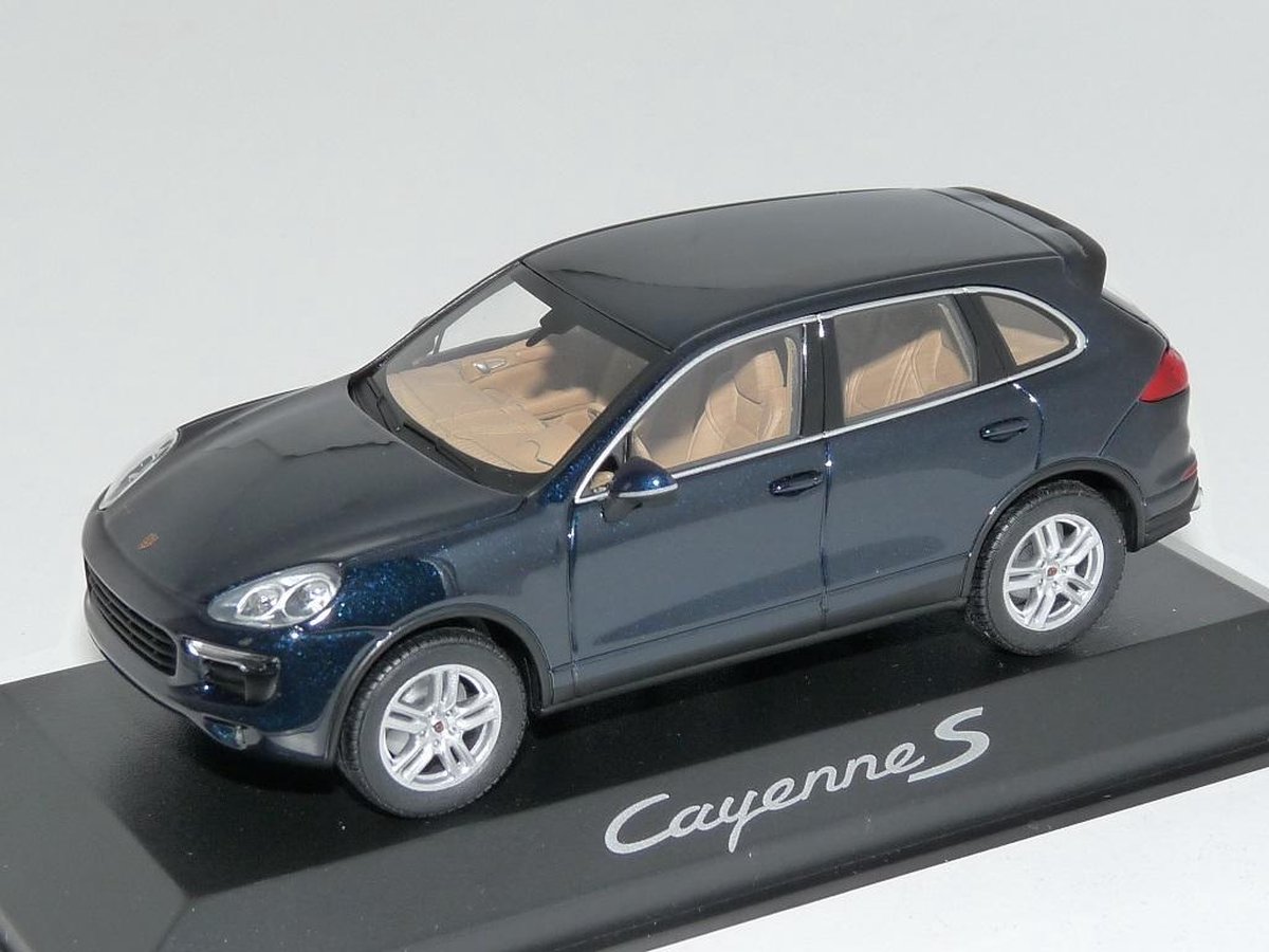 Porsche Miniature Cayenne en livraison gratuite