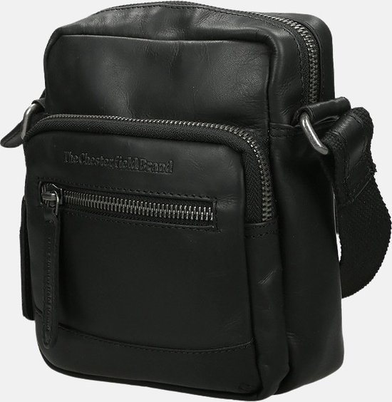 Zwarte leren schoudertas van The Chesterfield Brand, met rits en logo.