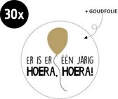 30x Sluitsticker Er is er een jarig hoera hoera! | Wit | Goudfolie ballon | 40 mm | Sluitzegel Feest | Sluitsticker | Chique inpakken | Traktatie - Verjaardag - Feest - Kinderfeest