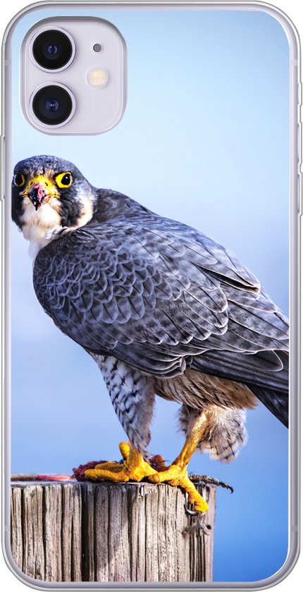 Geschikt voor iPhone 11 hoesje - Close-up van een roofvogel op een dikke houten paal - Siliconen Telefoonhoesje