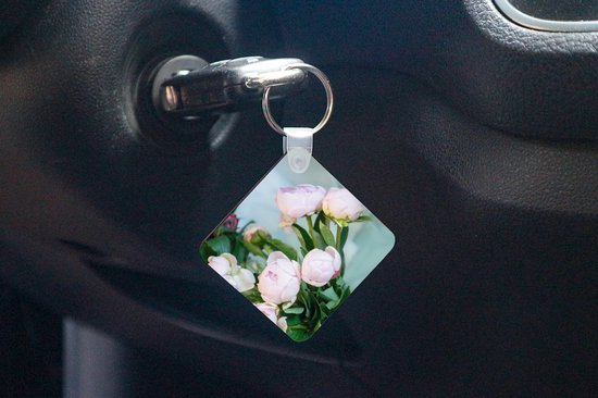 Porte-clés - Bourgeons de pivoines roses dans un vase - Plastique