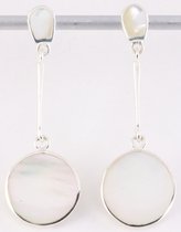 Lange ronde zilveren oorstekers met parelmoer