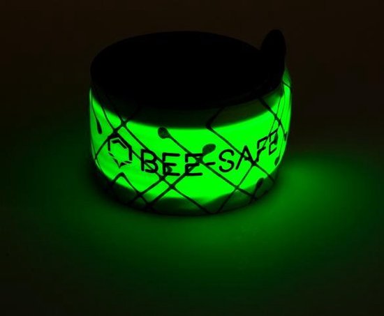 BEE-SAFE reflecterende armband met een heldere groene LED-verlichting en netpatroon.