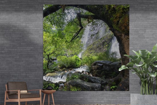 Affiche de Jardin Beaucoup de végétation autour d'une cascade escarpée du Parc National de Klong Lan - 200x200 cm