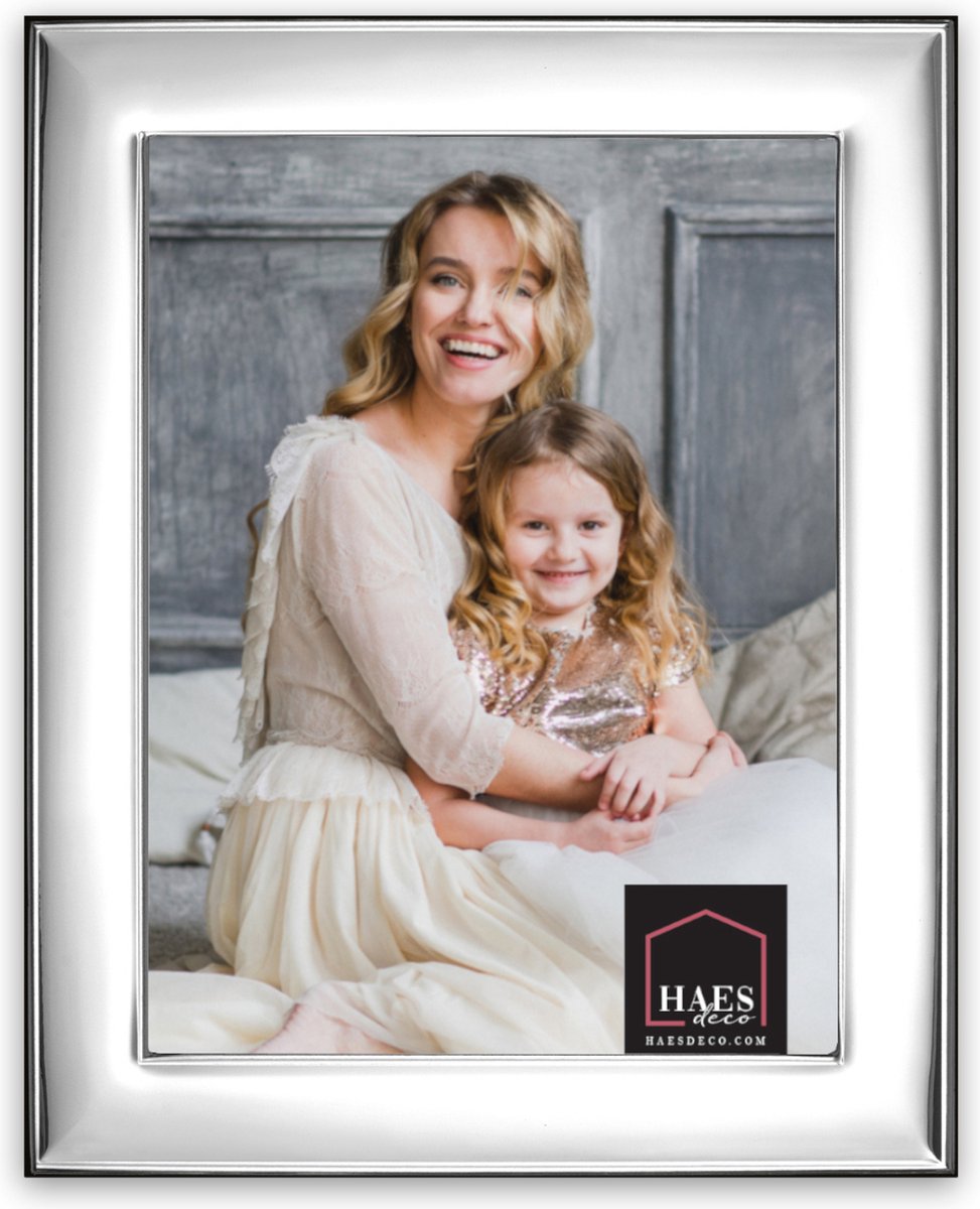 HAES deco Verzilverde Fotolijst Bari voor een foto van 20x25 cm – Fraai Verzilverd met luxe Houten achterzijde en standaard om neer te zetten – VP10425
