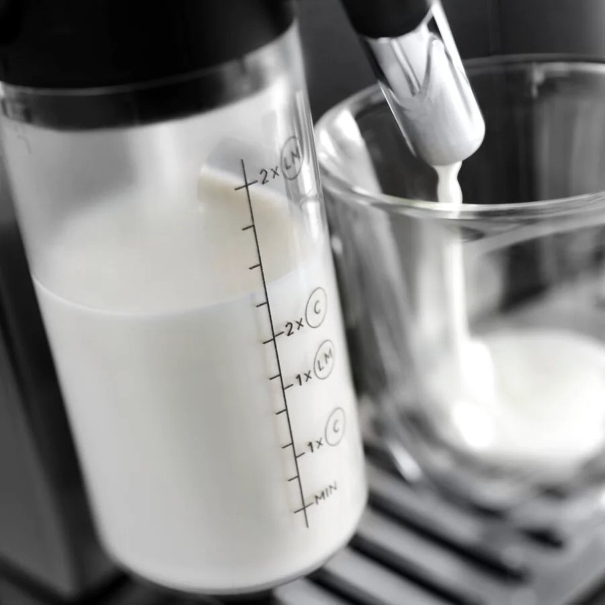 Afbeelding 3 van De'Longhi ECAM290.81.TB Magnifica EVO - Volautomatische espressomachine - Titanium Black