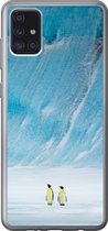 Geschikt voor Samsung Galaxy A52 5G hoesje - Twee keizerpinguïns voor een ijsberg - Siliconen Telefoonhoesje