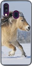 Geschikt voor Samsung Galaxy A40 hoesje - Fjord paard dat door de sneeuw rent - Siliconen Telefoonhoesje