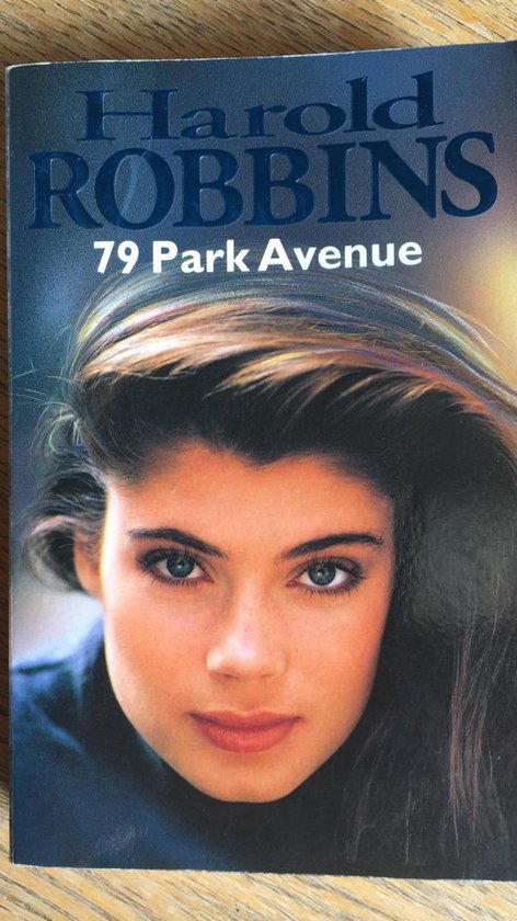 Boekomslag Harold Robbins 79 Park Avenue met close-up van een vrouw met blauwgroene ogen en bruin haar.
