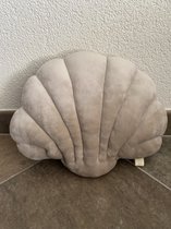 SIIDDS Sierkussen shell licht beige - Sierkussen - kussen - velvetstof - velours - shell - schelpvorm - licht beige - sand  - accessoire - woondecoratie - babykamer - kinderkamer -