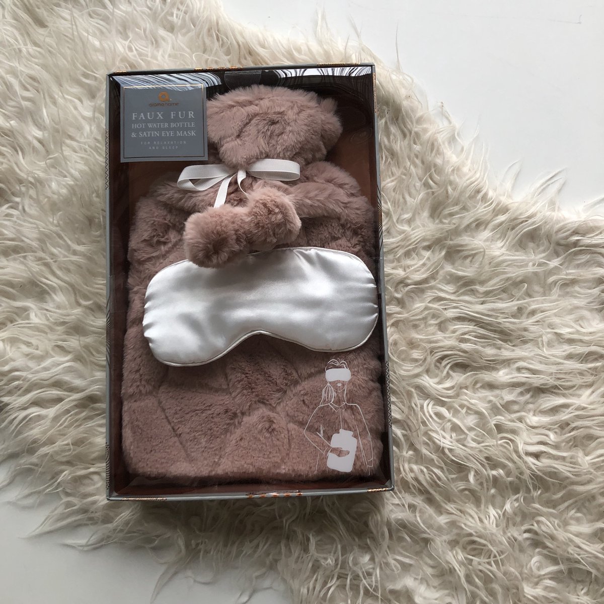 Luxe Cosy Comfort Cadeaubox voor Vrouwen – Warmwaterkruik + Handcreme + Satijnen Oogmasker + Grijze Plaid met Pompons & J-Line Mok – Perfect Kerstcadeau & Menstruatie Comfort Set
