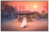 Vrouw in traditionele jurk bij een zonsondergang in Seoul - Foto op Akoestisch paneel - 150 x 100 cm