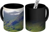 Magische Mok - Foto op Warmte Mok - Uitzicht met lichte bewolking vanaf de Schotse bergen in Glen Coe - 350 ML