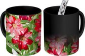 Magische Mok - Foto op Warmte Mok - Rode zinnia bloemen tijdens een zonnige dag - 350 ML