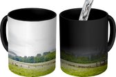 Magische Mok - Foto op Warmte Mok - Gras - Wolken - Schaap - 350 ML