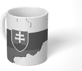 Mok - tekening van de vlag van Slowakije in de vorm van het land - zwart wit - 350 ML - Beker