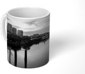 Mok - Uitzicht over de Amerikaanse rivier de Sacramento en de iconische Tower Bridge - zwart wit - 350 ML - Beker