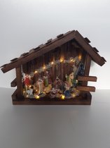 Kerststal leuke Kerststal van hout met 11 figuren en 20 led lichtjes hand gemaakt dus uniek  31x35x16 cm