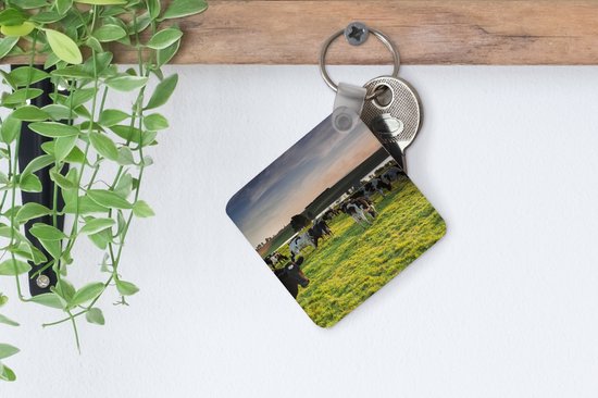 Sleutelhanger - Uitdeelcadeautjes - Koe - Gras - Zonsondergang - Plastic