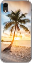 Geschikt voor iPhone XR hoesje - Zonsondergang - Strand - Palmboom - Siliconen Telefoonhoesje