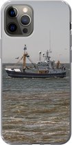 Geschikt voor iPhone 13 Pro hoesje - Noordzee - Vissersboot - Water - Siliconen Telefoonhoesje