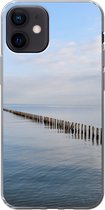 Geschikt voor iPhone 12 hoesje - Noordzee - Wolken - Water - Siliconen Telefoonhoesje