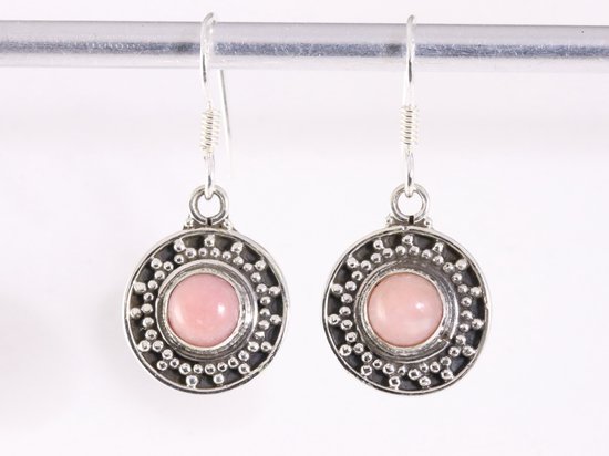 Boucles d'oreilles rondes en argent finement travaillées avec opale rose