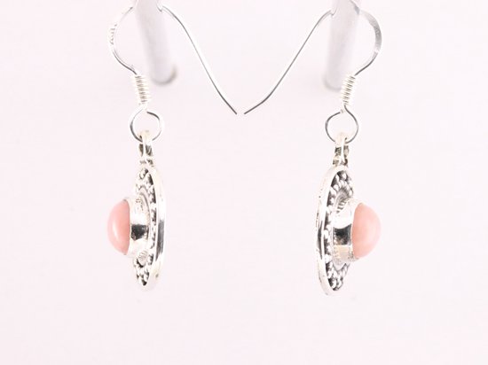 Boucles d'oreilles rondes en argent finement travaillées avec opale rose