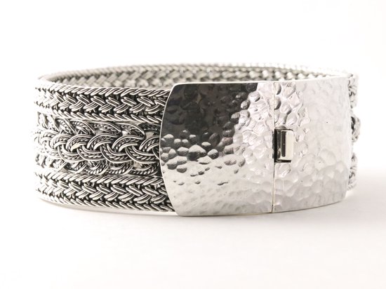 Brede zware gevlochten zilveren armband met gehamerde kliksluiting lengte 22 cm. | bol.com