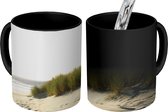 Magische Mok - Foto op Warmte Mok - Een heldere blauwe lucht boven duinen - 350 ML