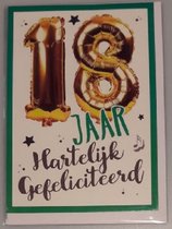 Hartelijk gefeliciteerd! Je bent 18 jaar geworden! Een kleurrijke wenskaart met een gouden 18 en sfeervolle sterretjes. Een dubbele wenskaart inclusief envelop en in folie verpakt.