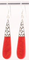 Lange opengewerkte zilveren oorbellen met rode agaat