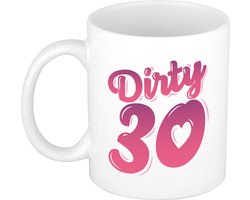 Dirty 30 mok / beker wit met roze tekst en hartjes - dertig jaar - cadeau beker verjaardag
