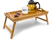 Bamboe bedtafel met theepot, mok en bril.