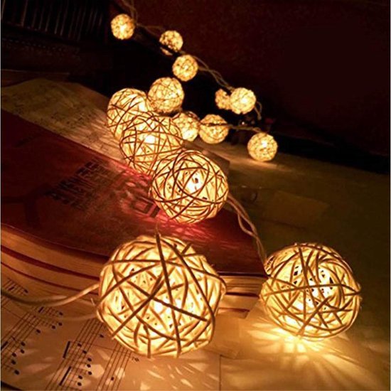 Licht snoer lichtslinger - lampjes - rattan rotan balletjes 3 cm - sfeerverlichting - feestverlichting - warm wit - 10 led lampen op battterij - 1,2 meter