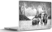Laptop sticker - 15.6 inch - Baby olifant met haar moeder in zwart-wit - zwart wit - 36x27,5cm - Laptopstickers - Laptop skin - Cover