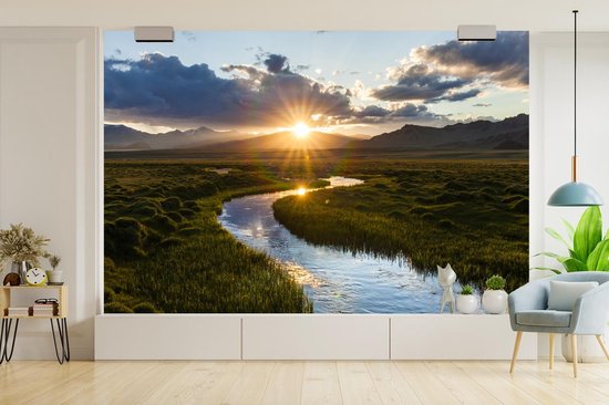 Behang - Fotobehang Zonsondergang boven een kalme rivier - Breedte 600 cm x hoogte 400 cm