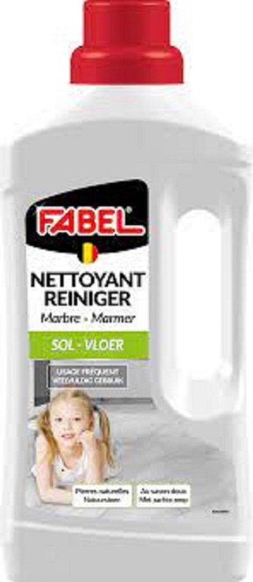 Fabel marmerreiniger in doorzichtige fles met rode dop. Op het etiket een meisje op haar buik liggend op een vloer, met de tekst 'Fabel NETTOYANT REINIGER Marbre Marmer SOL VLOER'.