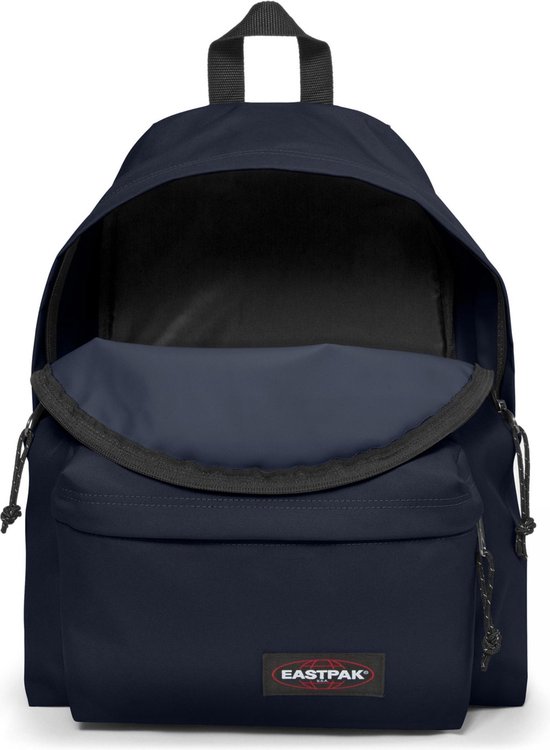 Open donkerblauwe Eastpak rugzak met hoofdvak en voorvak.