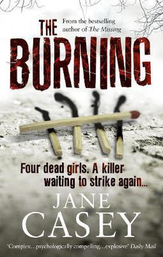 Boek 'The Burning' van Jane Casey, met een brandende lucifer en vier dode meisjes.