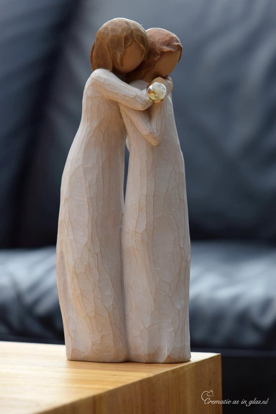 Urn Willow Tree beeldje Chrysalis met hand geblazen mini urn-Hand geblazen mini urn met crematie- as vast in glas verwerkt óf haarlokje met haartjes intact in mini urn verwerkt-Crematie- as \ haren verwerking van uw dierbare-Urn-Gedenken